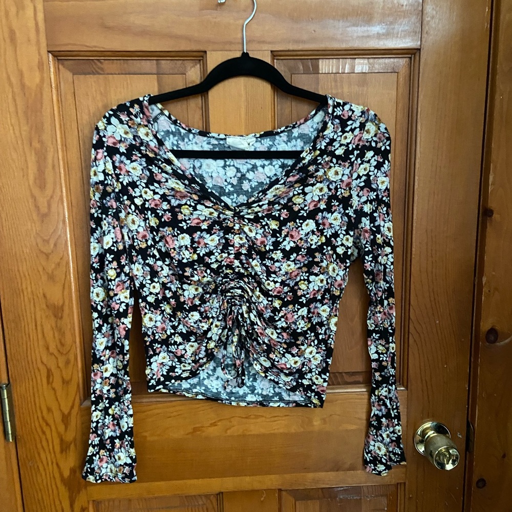 Cropped floral long sleeve. Size LARGE